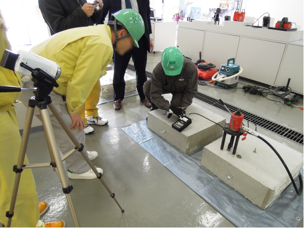 アンカー引張試験機体